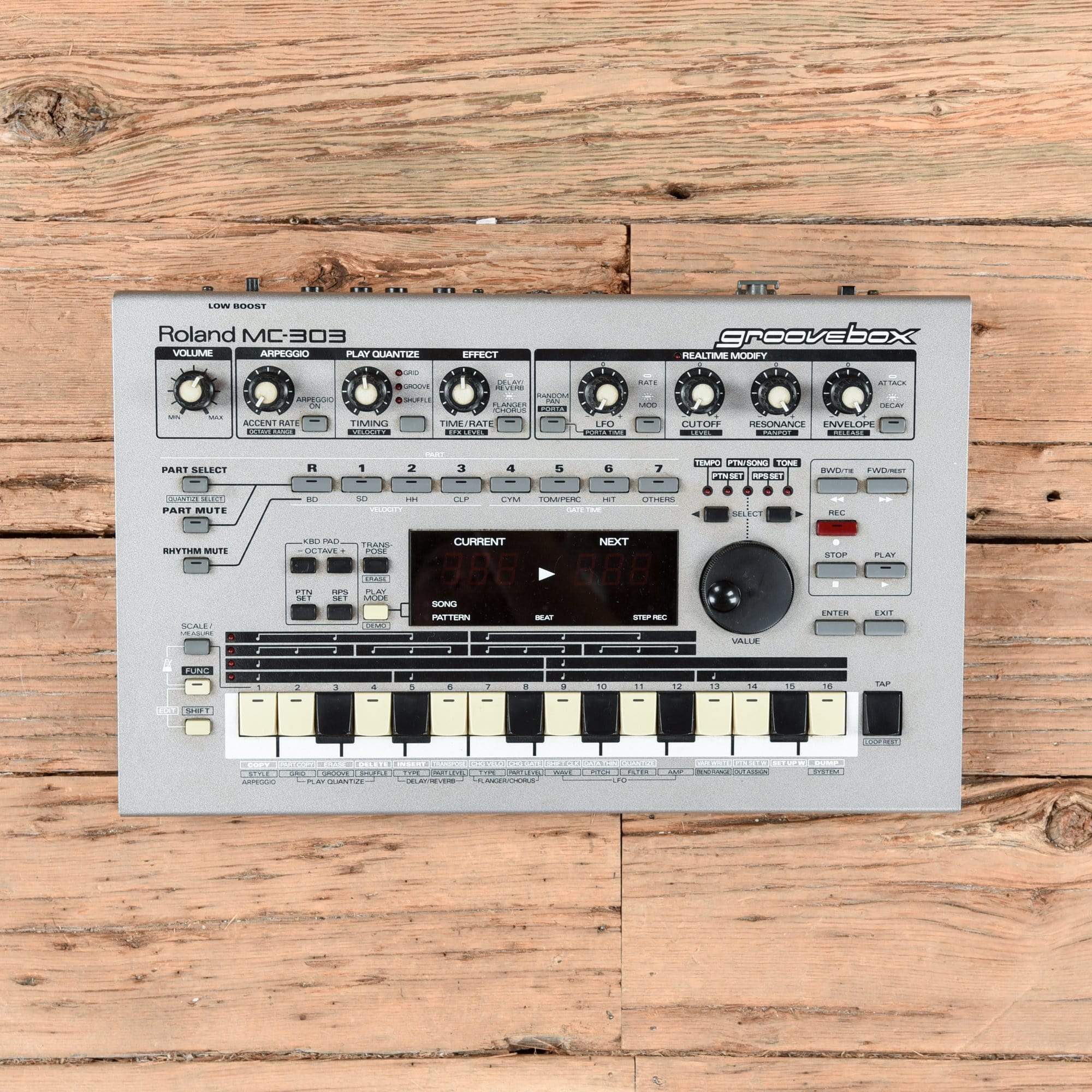 Roland MC-303 groove box シーケンサー Roland MC-303 groovebox