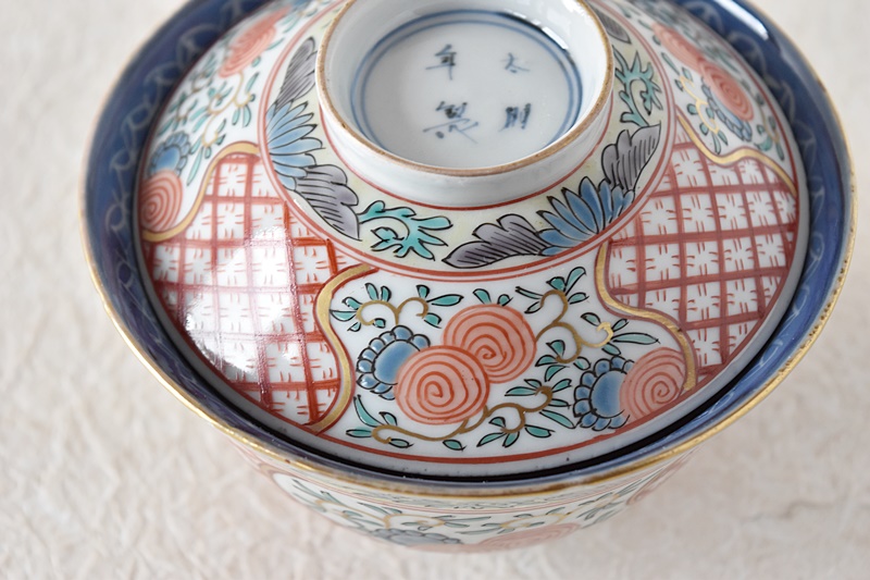 古伊万里 色絵 草花亀甲模様 成化年製文 蓋付茶碗 - 生活骨董と古布の