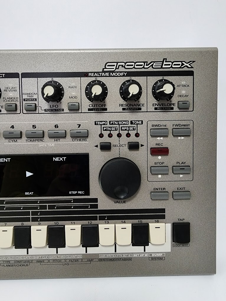 Roland MC-303 Groove Box シーケンサー Roland - MC-303 | Groovebox