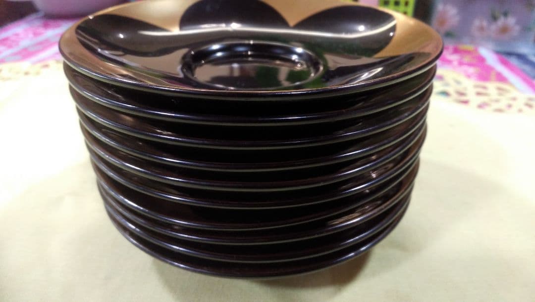 漆器 花形 黒と金の、茶托