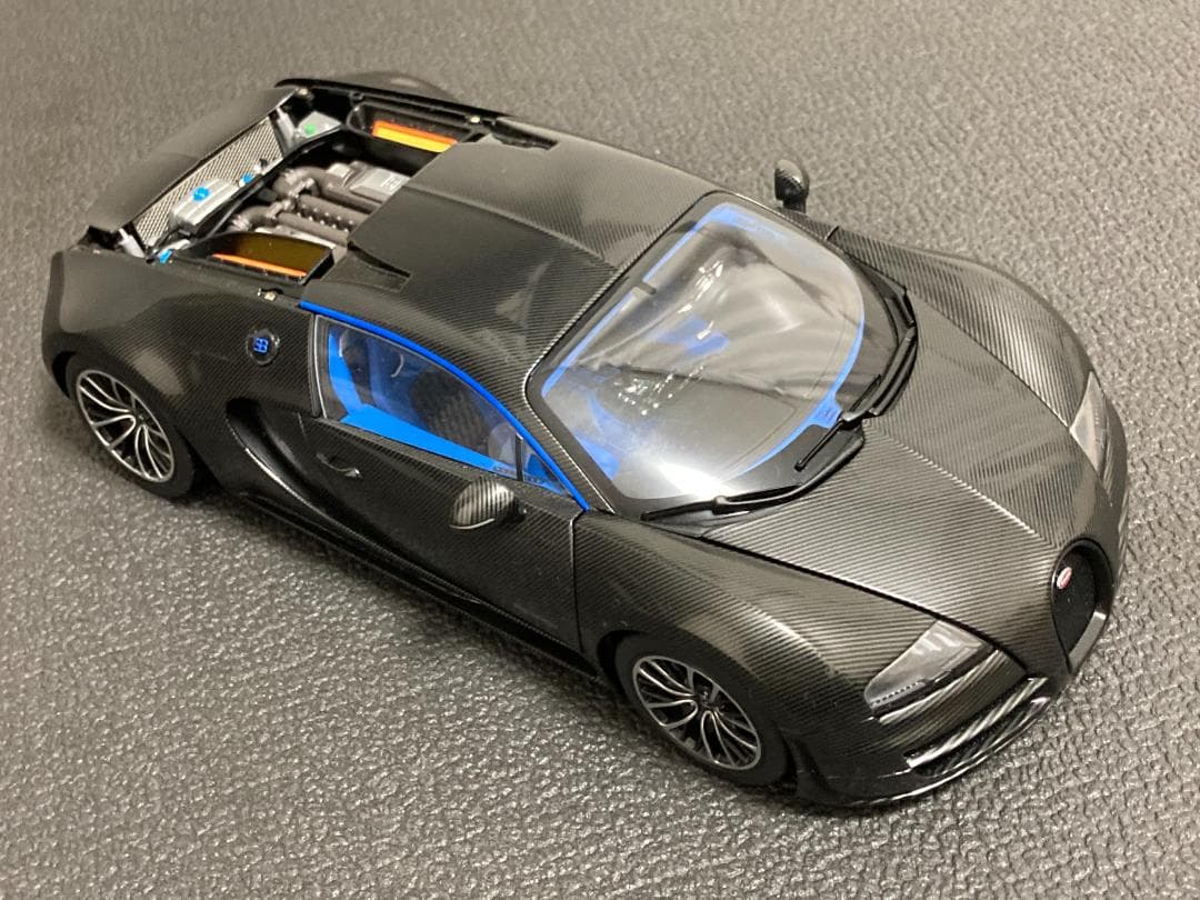 1/18 オートアート ブガッティ ヴェイロン スーパースポーツ カーボン