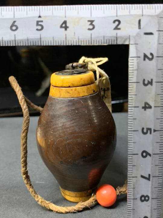 根付け 木製 印籠 サンゴ骨董煙草入れ 時代提げ物 民藝 古民具の通販は