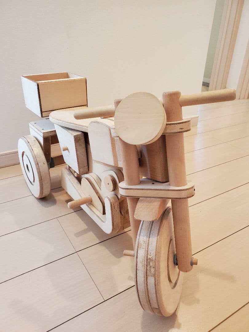 乗って、こわして、組み立てる、木製バイク型おもちゃ !! - メルカリ