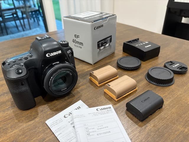 Canon EOS 6D Mark II + EF 40mm f/2.8 レンズ Canon EOS 6D Mark II + EF 40mm f/2.8 レンズ Canon EOS 6D Mark II +