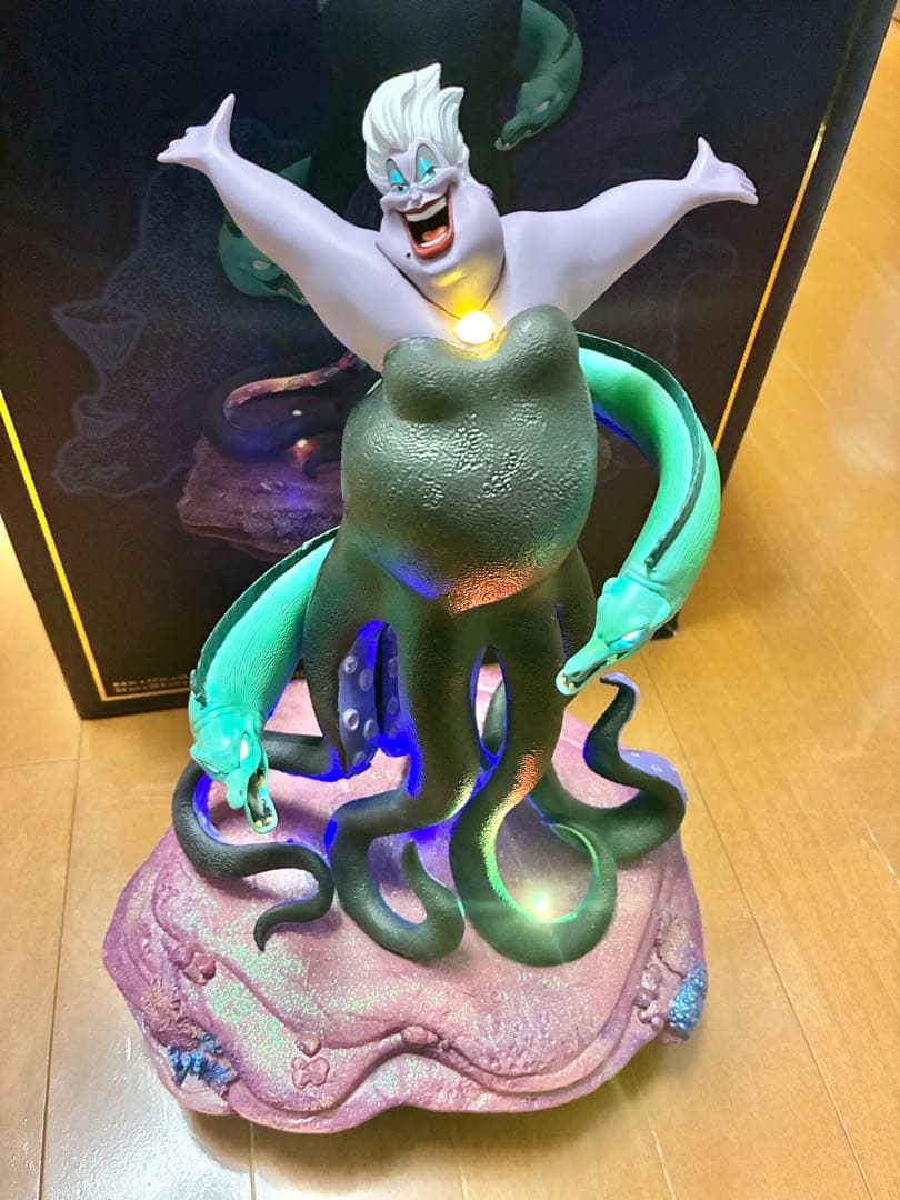 アースラ リトルマーメイド　ライトアップフィギュア ディズニーストア　限定 アースラ リトルマーメイド ライトアップフィギュア ディズニーストア